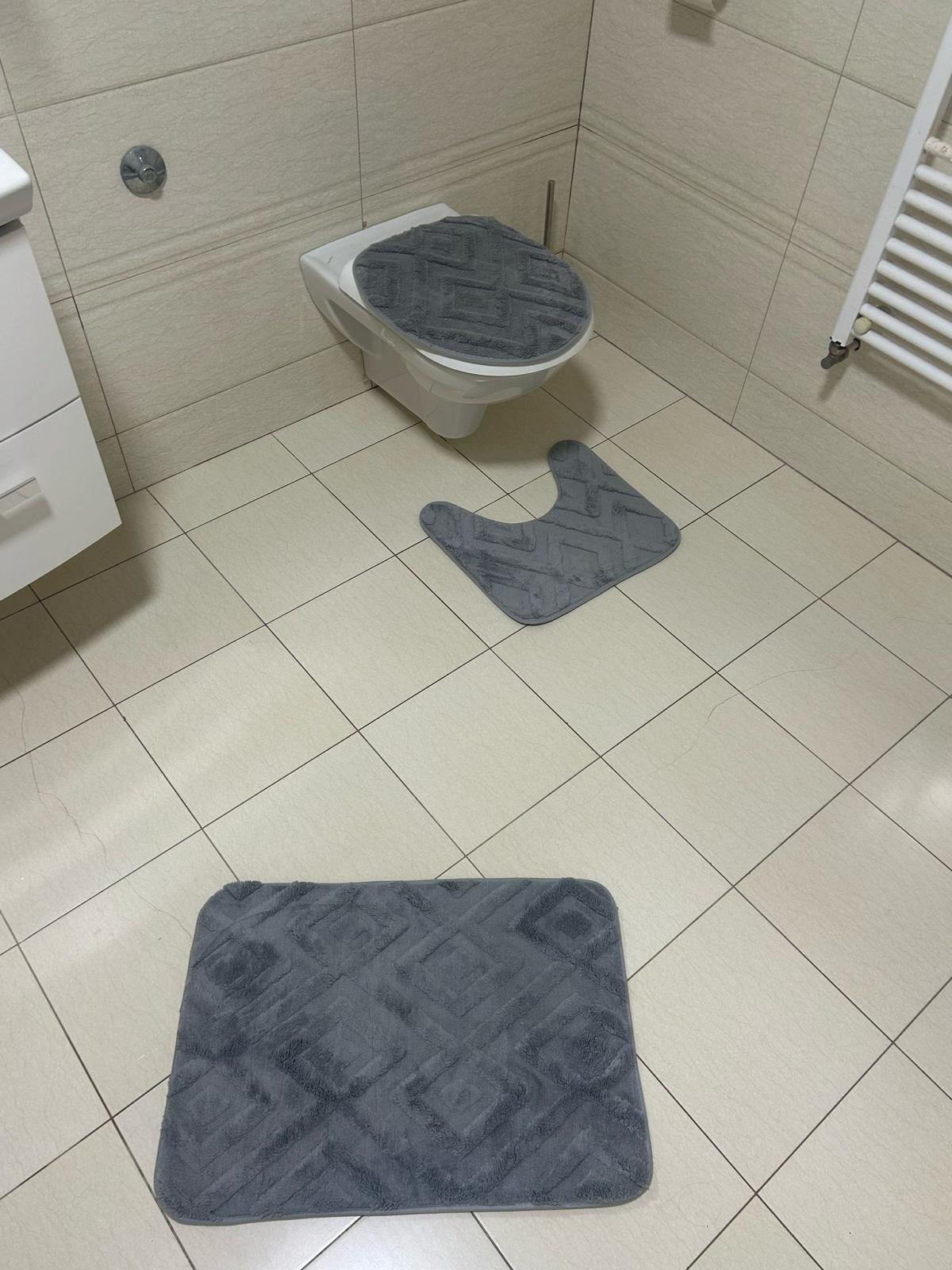 Kupaonske prostirke+magnetna mreža za vrata